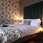 R & R Oda ve Kahvaltı 4*