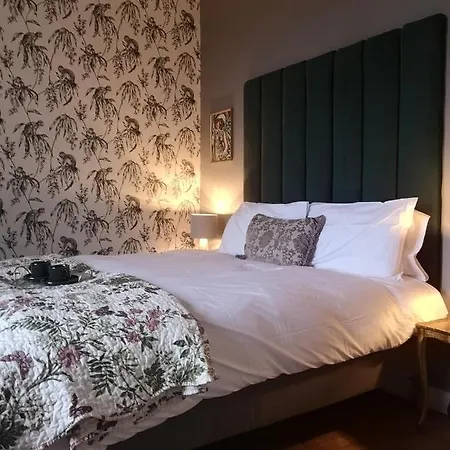 R & R Bed & Breakfast 4*