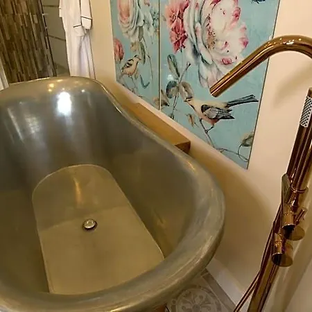 Bed & Breakfast R & R